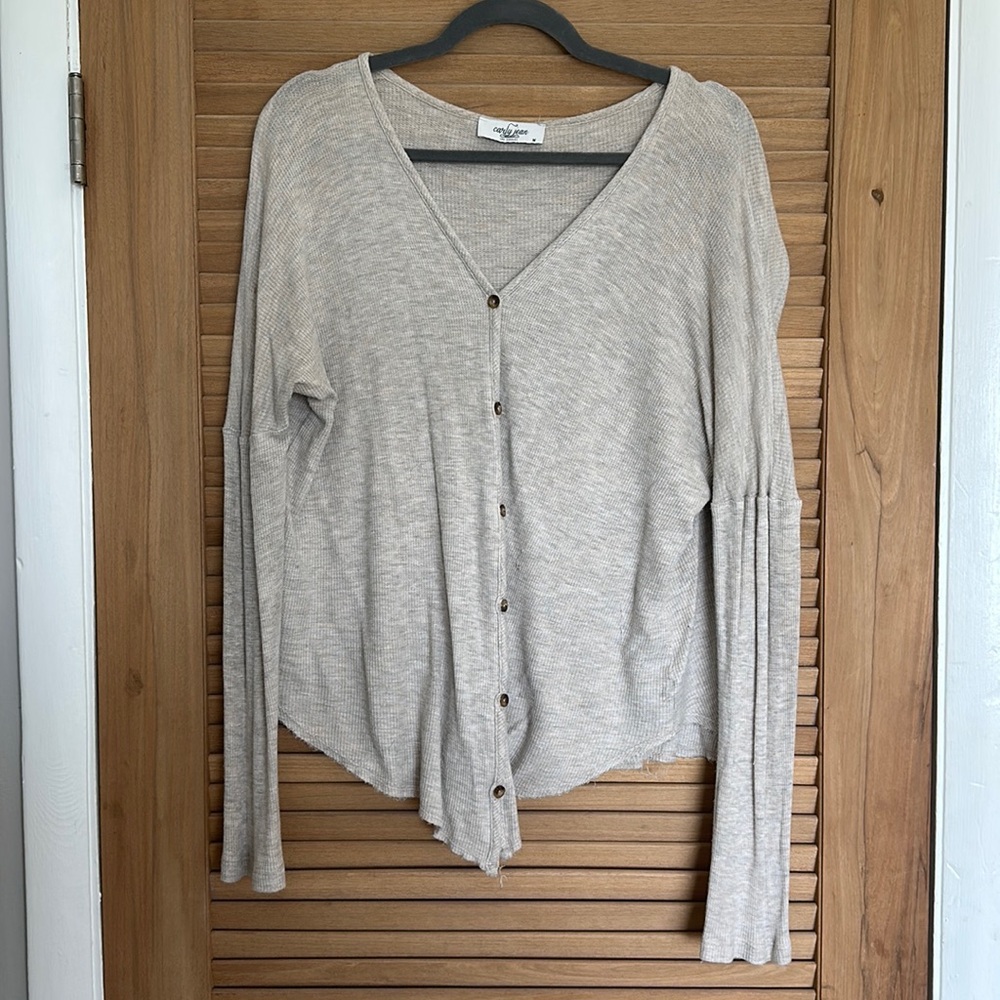 Carly Jean Los Angeles Light weight long sleeve